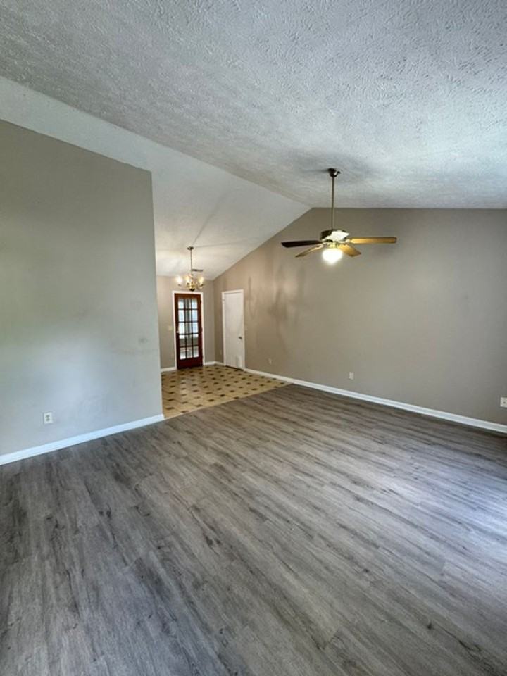 4914 Pin Oak Dr - Photo 2 of 21