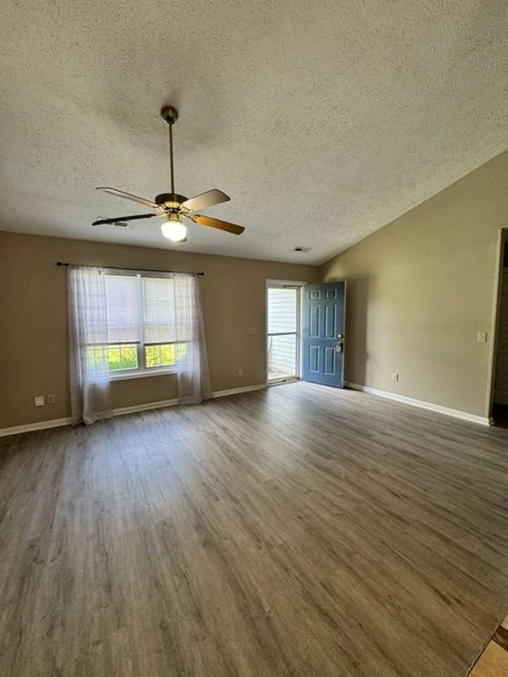 4914 Pin Oak Dr - Photo 3 of 21