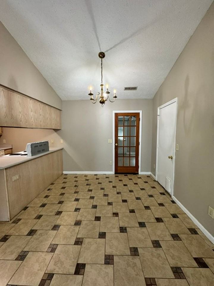 4914 Pin Oak Dr - Photo 4 of 21