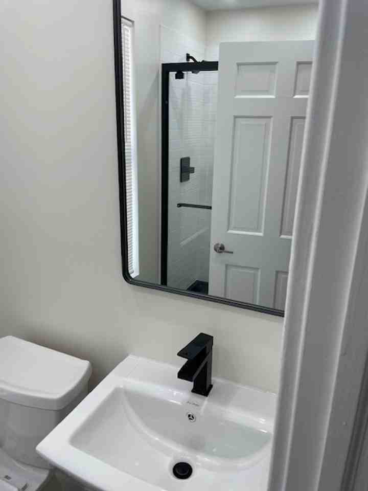 251 E Oakland Ave - Photo 5 of 46