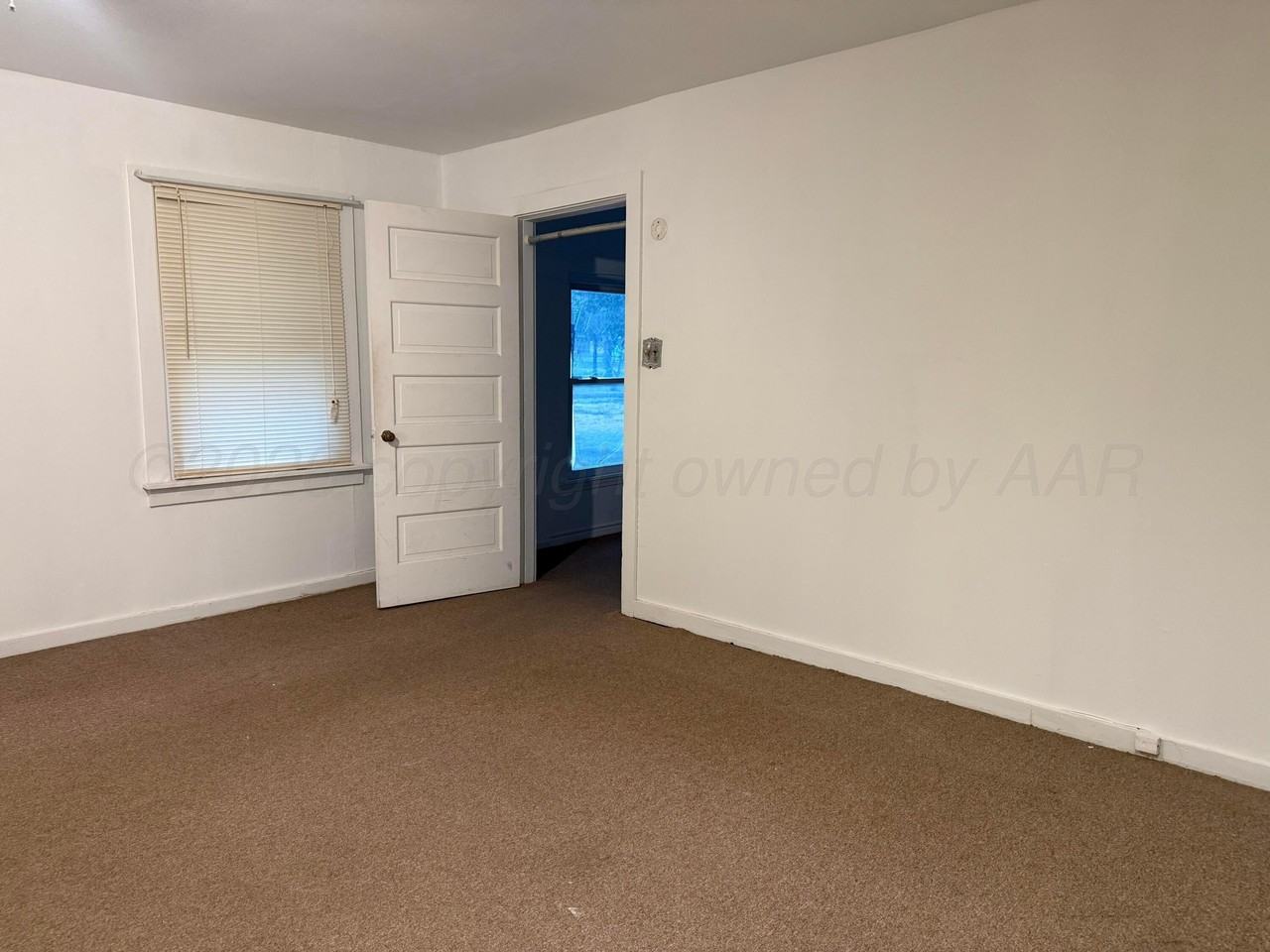 1534 Bell St - Photo 2 of 7