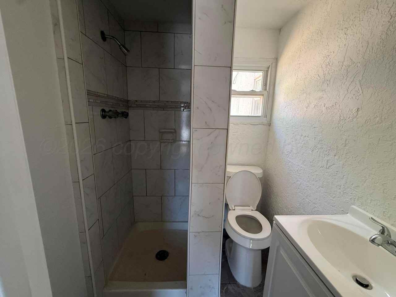 1534 Bell St - Photo 4 of 7