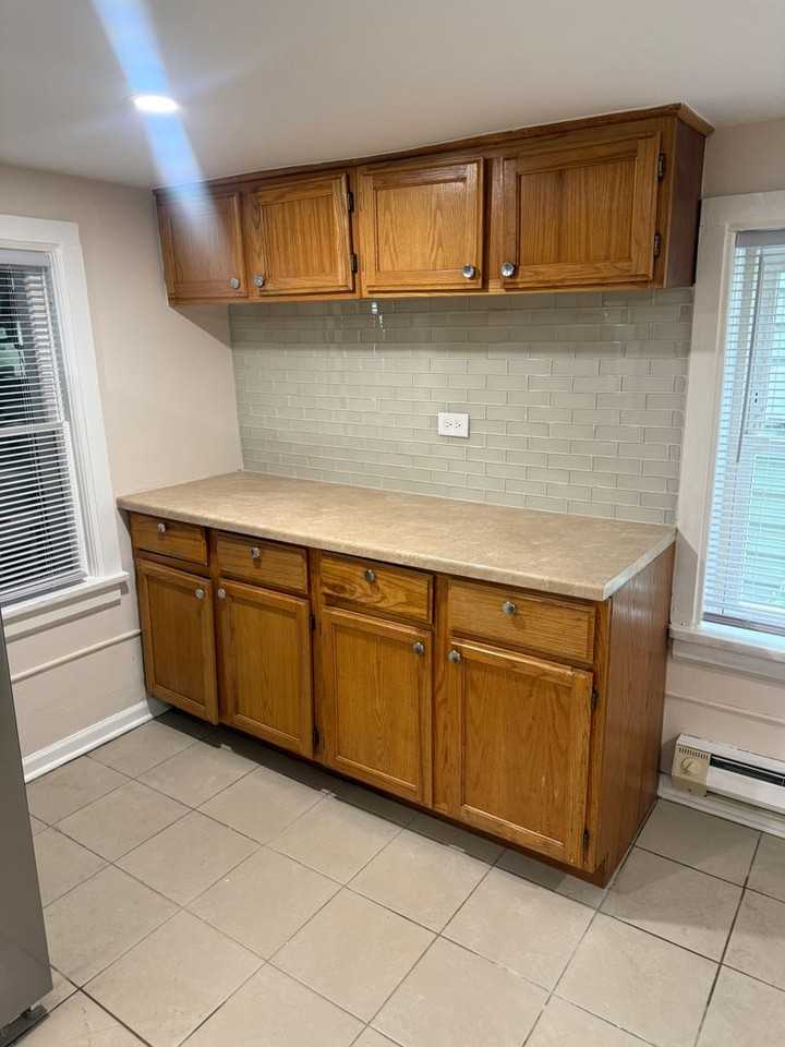 2244 W Farragut Ave #1 - Photo 3 of 7
