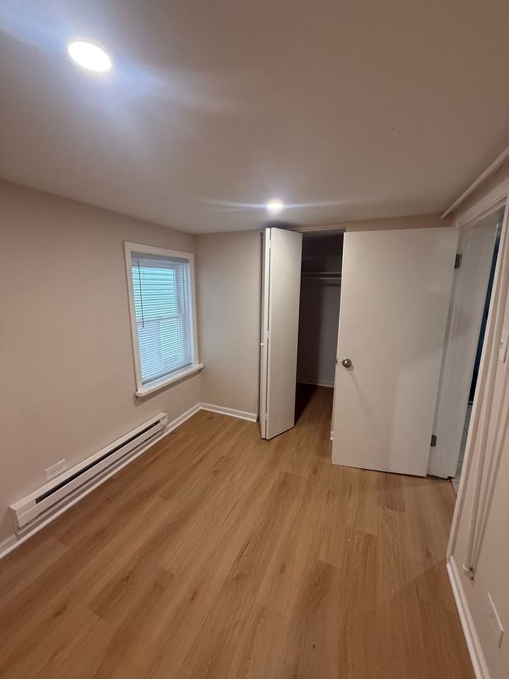 2244 W Farragut Ave #1 - Photo 6 of 7