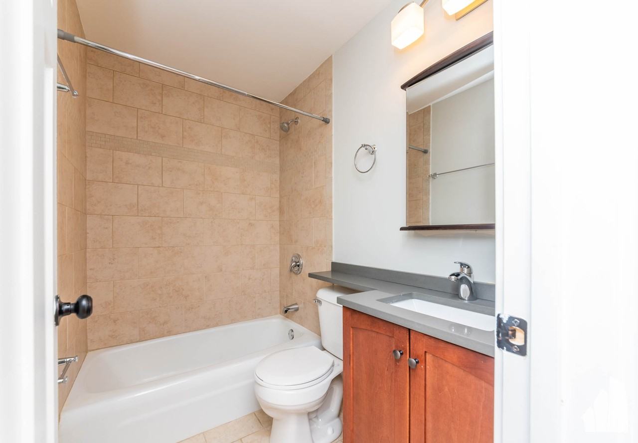 445 W Barry Ave #101 - Photo 7 of 9