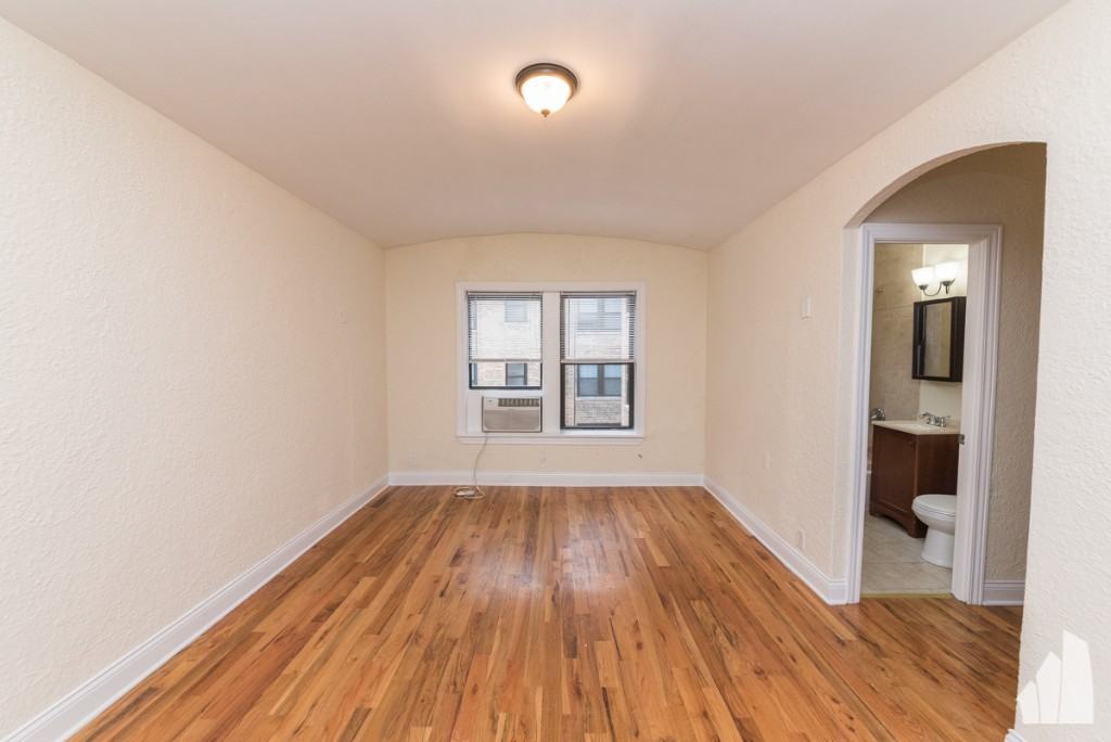 536 W Arlington Pl #008 - Photo 2 of 8