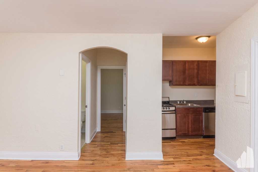 536 W Arlington Pl #008 - Photo 4 of 8