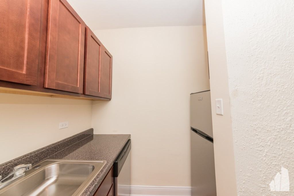 536 W Arlington Pl #008 - Photo 6 of 8