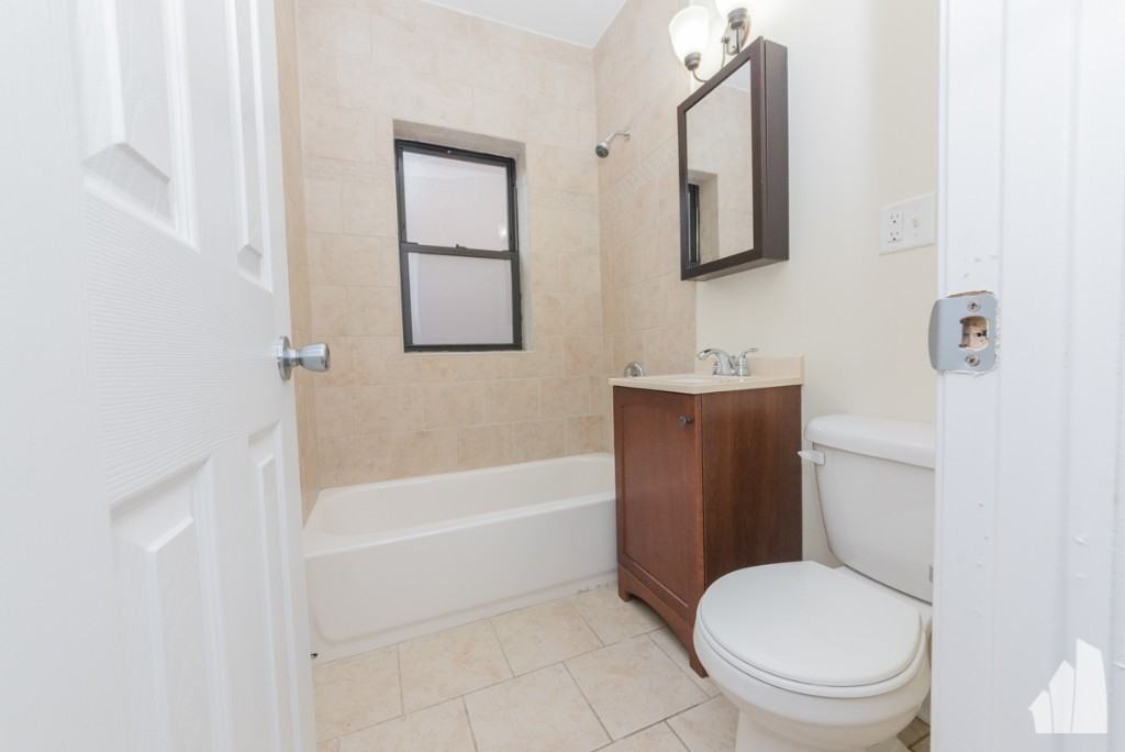 536 W Arlington Pl #008 - Photo 7 of 8