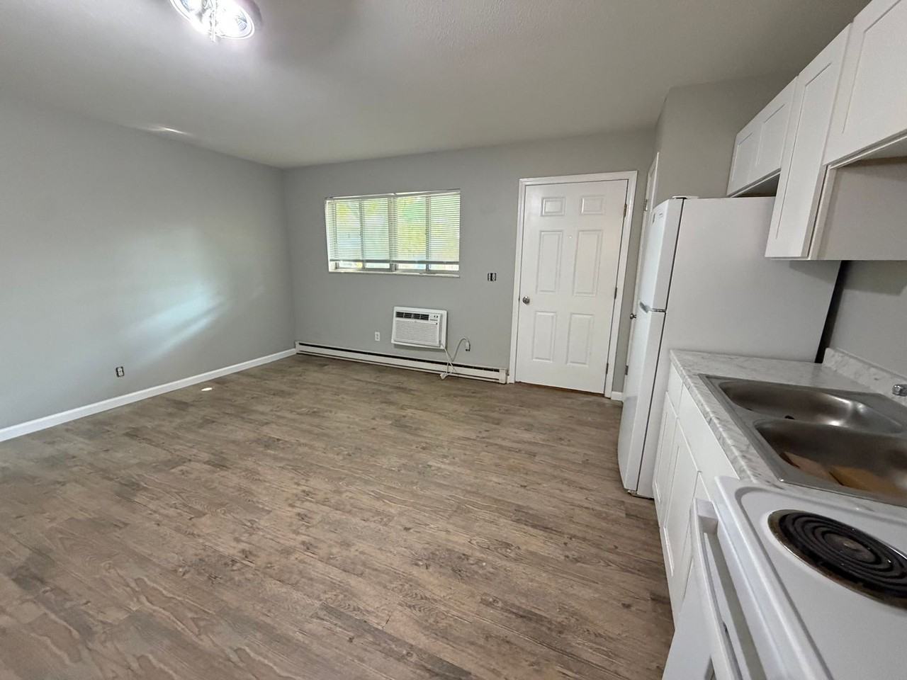 Park Manor Apartments - Photo 2 of 16