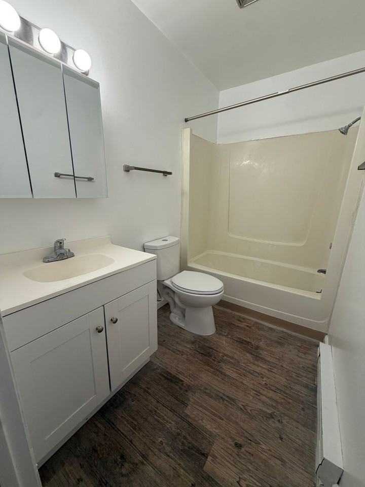 Park Manor Apartments - Photo 5 of 16