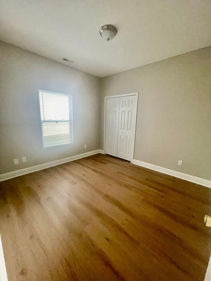 9102 Newfield St - Photo 5 of 12