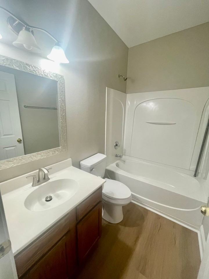 9102 Newfield St - Photo 6 of 12