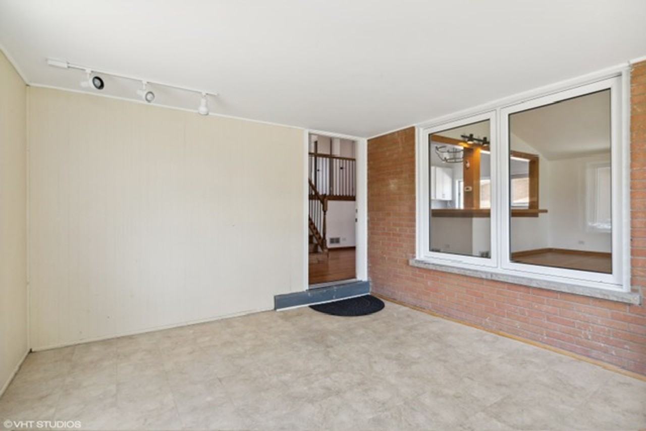 403 E Lake Ave - Photo 3 of 18