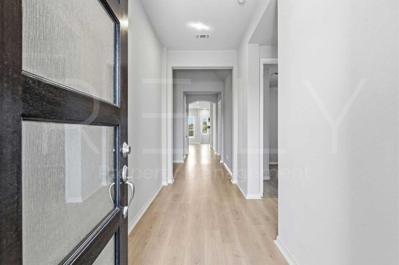 1017 Spring Gulch Ln - Photo 5 of 40