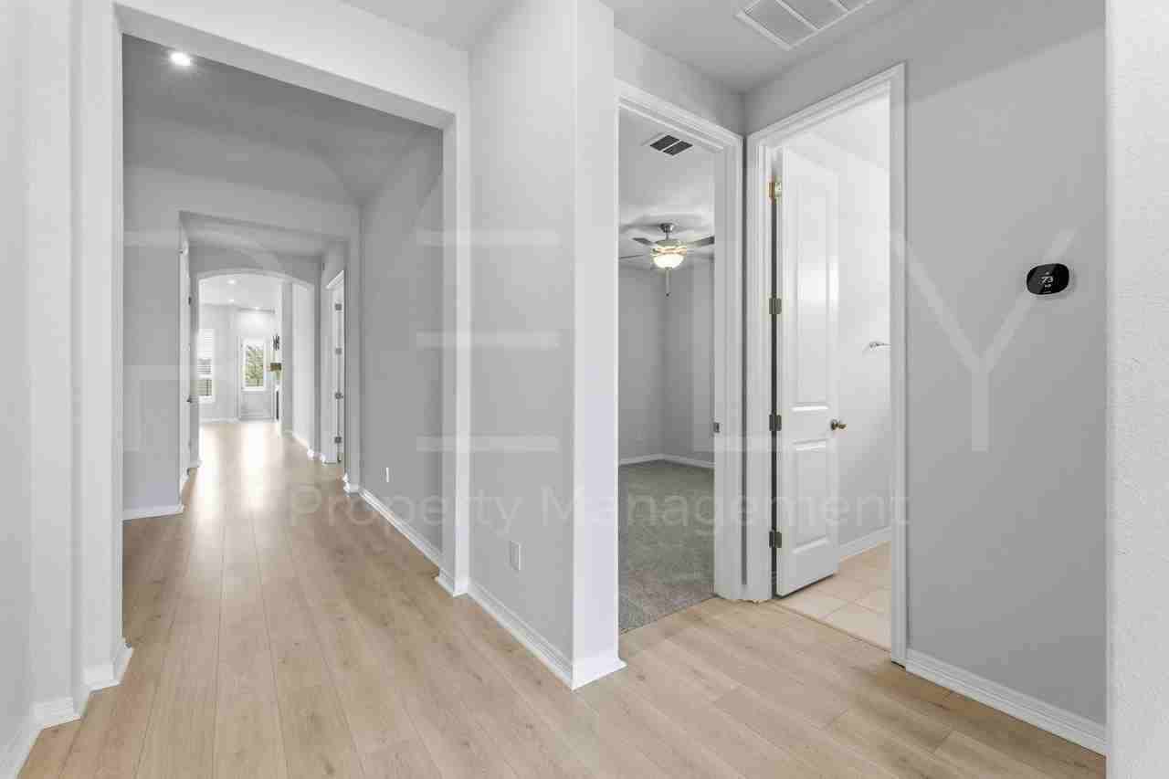1017 Spring Gulch Ln - Photo 7 of 40