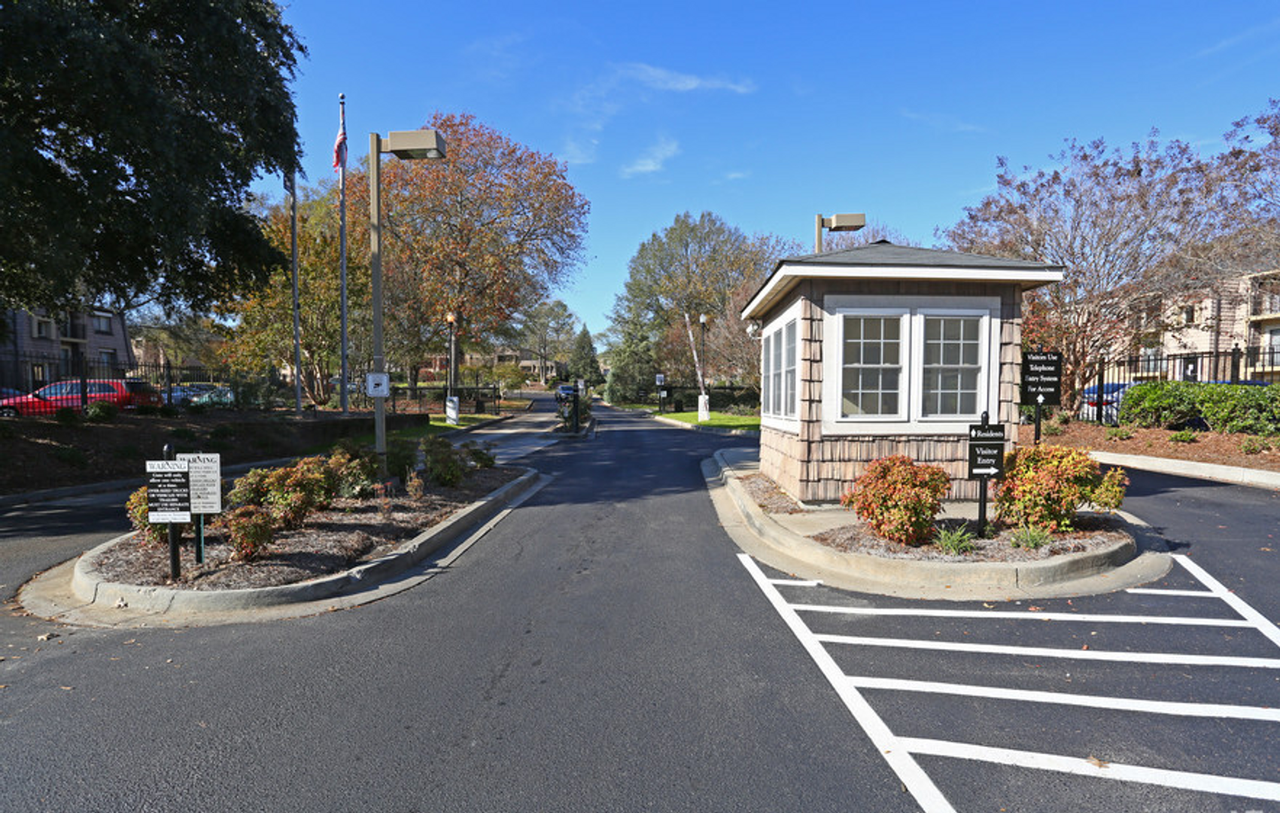 410 Old Manor Rd - Photo 2 of 9