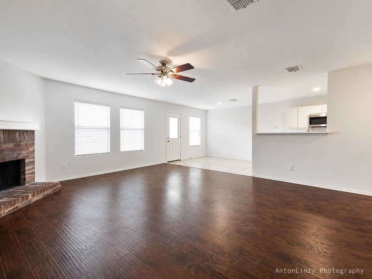 2374 Somerset Dr - Photo 3 of 17
