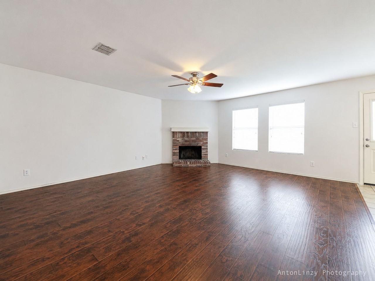 2374 Somerset Dr - Photo 4 of 17