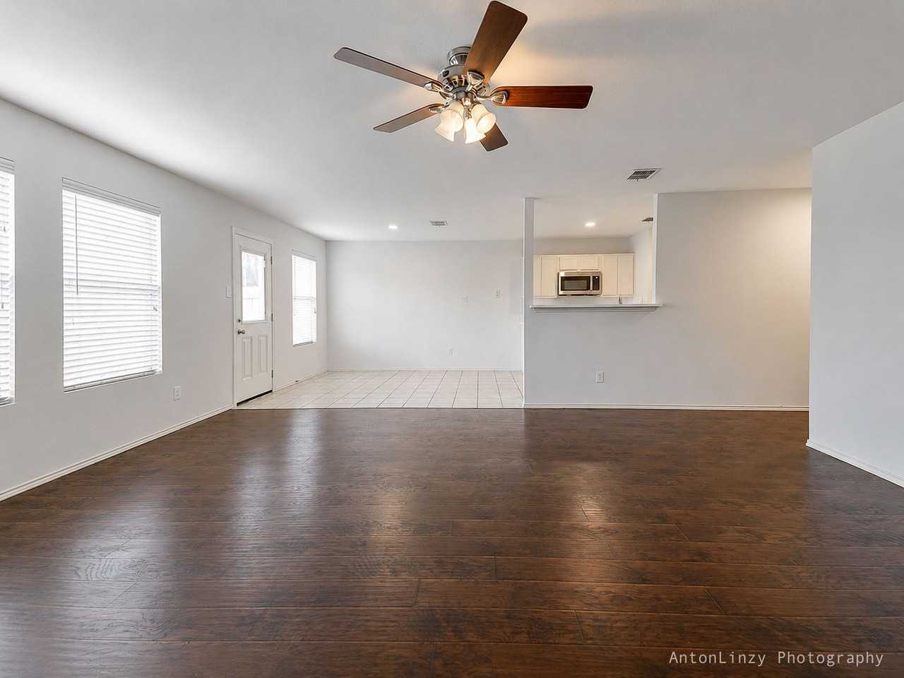 2374 Somerset Dr - Photo 5 of 17