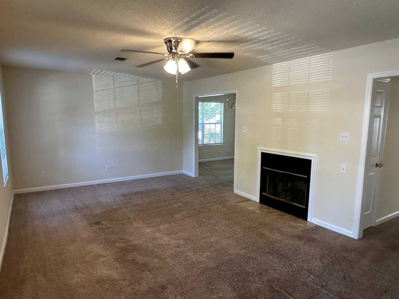 134 Lauren Cir - Photo 2 of 17