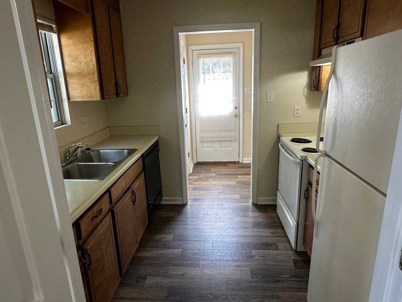 134 Lauren Cir - Photo 3 of 17