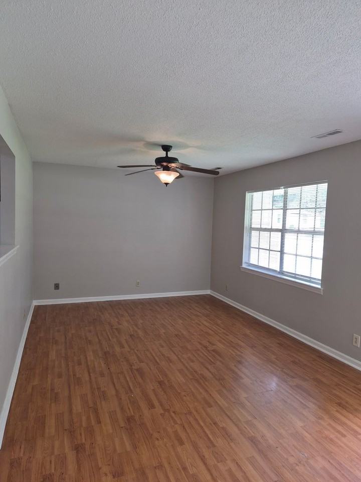 4203 Davis Ln - Photo 2 of 11