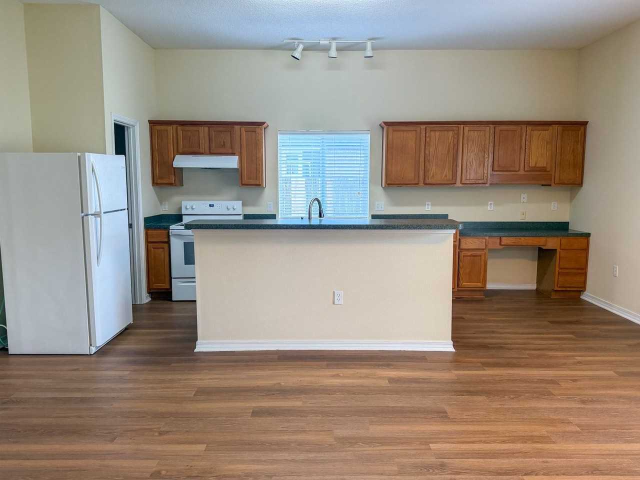 5442 E Brook Dr - Photo 2 of 17