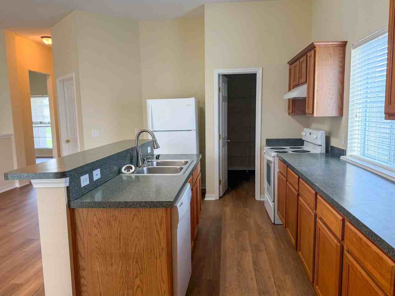 5442 E Brook Dr - Photo 3 of 17