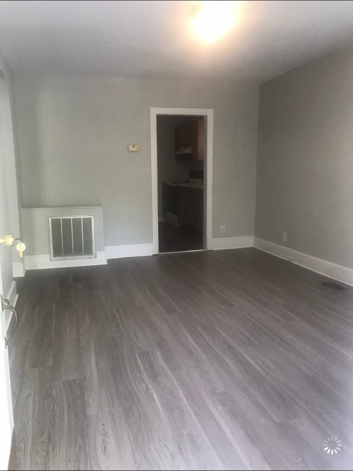 1112 S Lombardy St - Photo 3 of 11