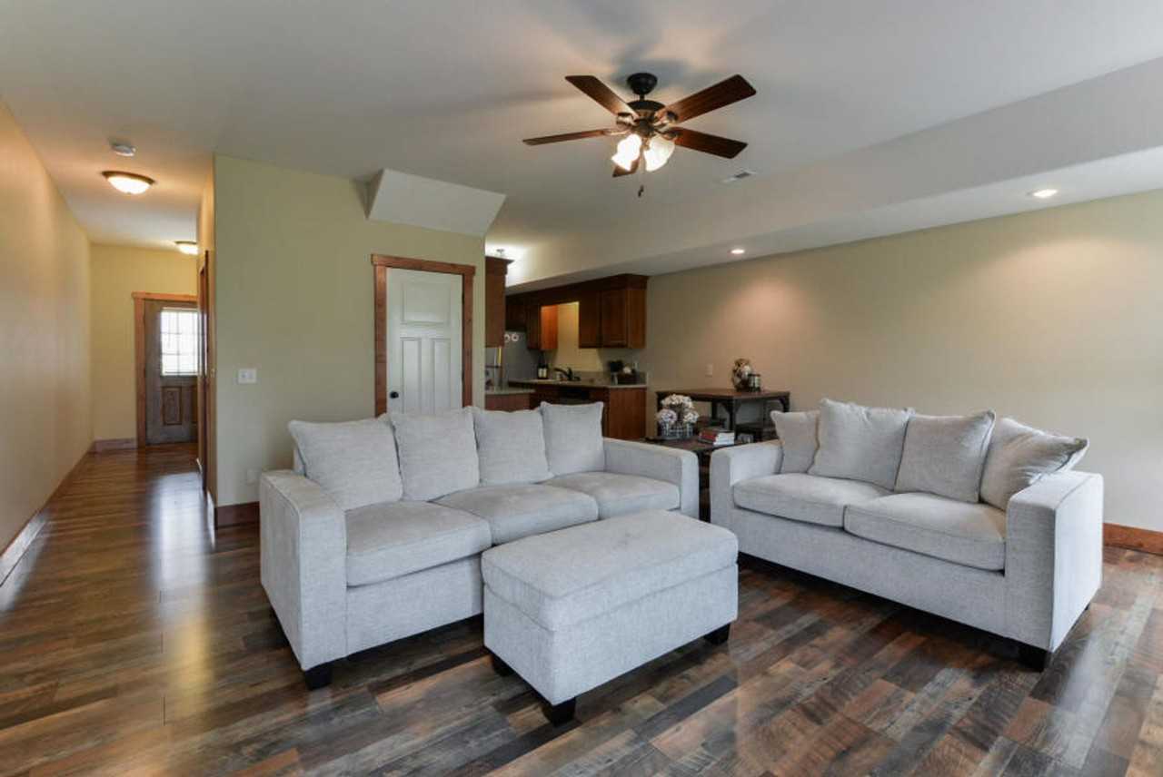 2193 W Bingham St - Photo 2 of 6