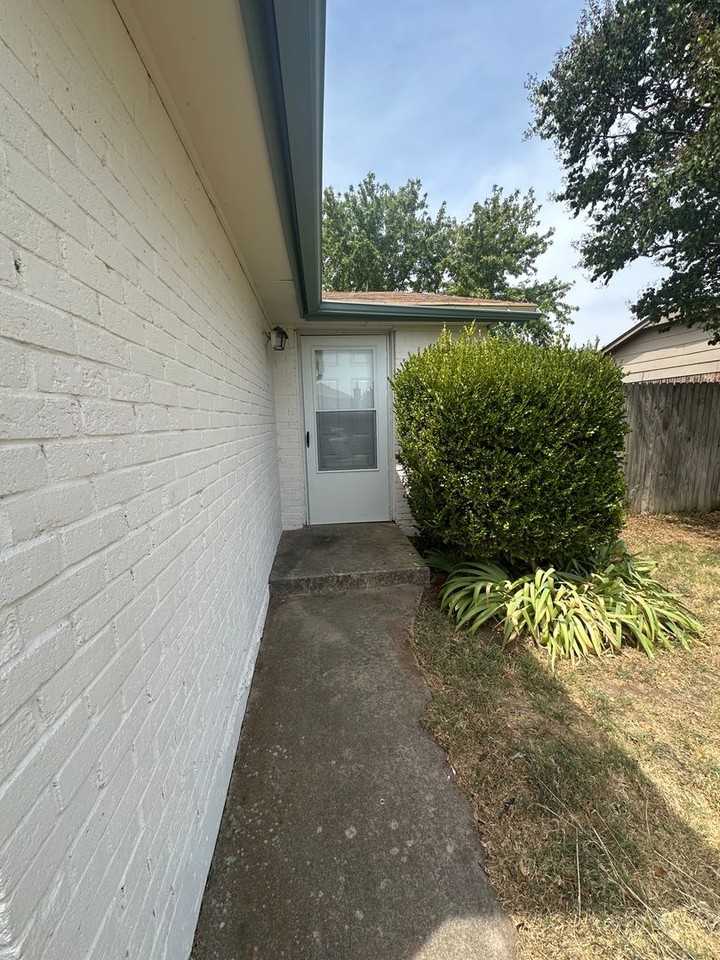 2109 Meench Dr - Photo 2 of 50