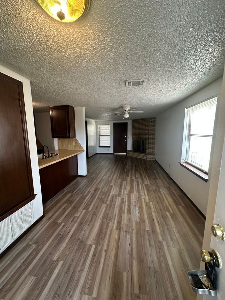 2109 Meench Dr - Photo 4 of 50
