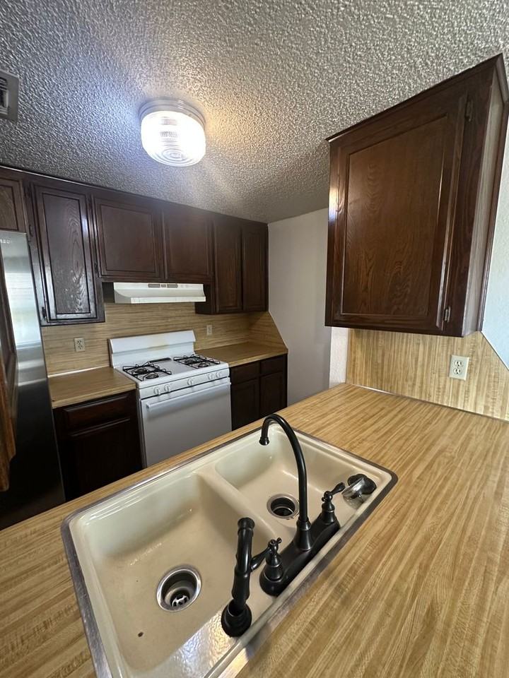 2109 Meench Dr - Photo 6 of 50