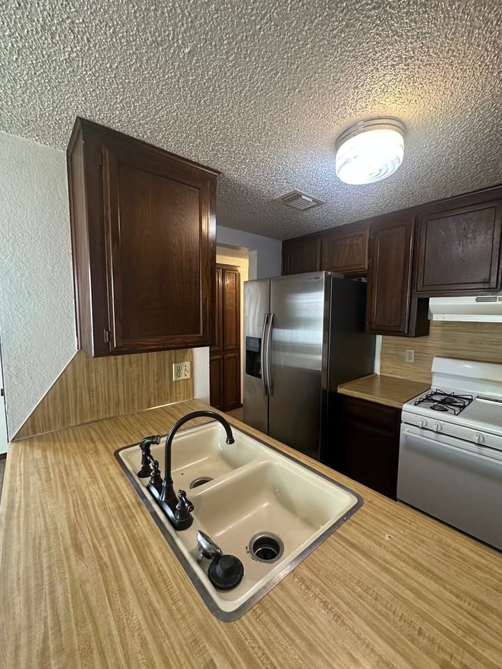 2109 Meench Dr - Photo 7 of 50