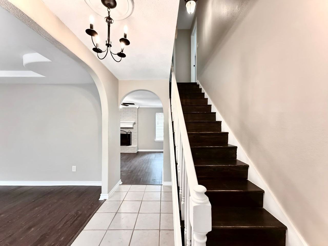 11407 S Date St - Photo 4 of 28
