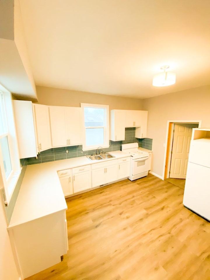 7015 S Grand Ave - Photo 2 of 6