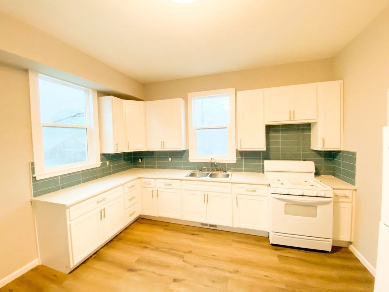 7015 S Grand Ave - Photo 3 of 6