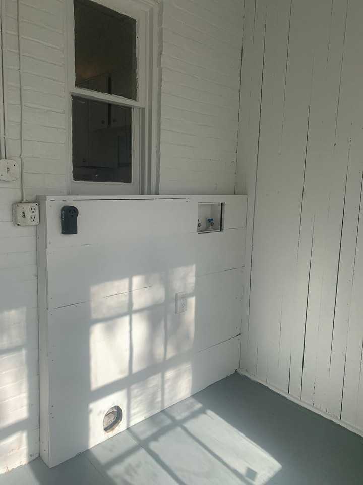 618 W Princess St - Photo 2 of 22