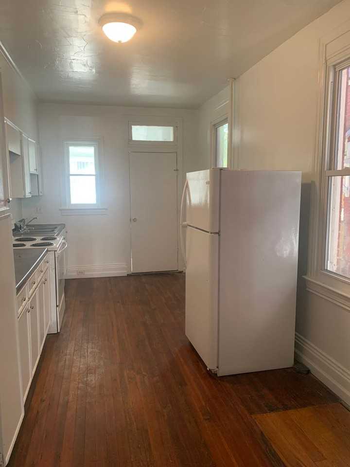 618 W Princess St - Photo 6 of 22