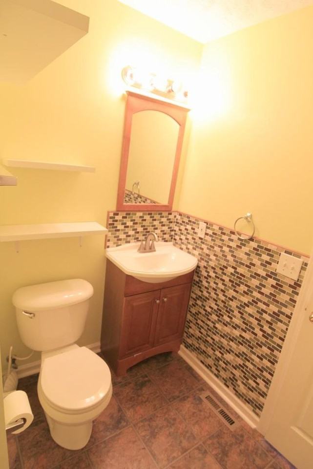 2552 Lismore Dr - Photo 2 of 10