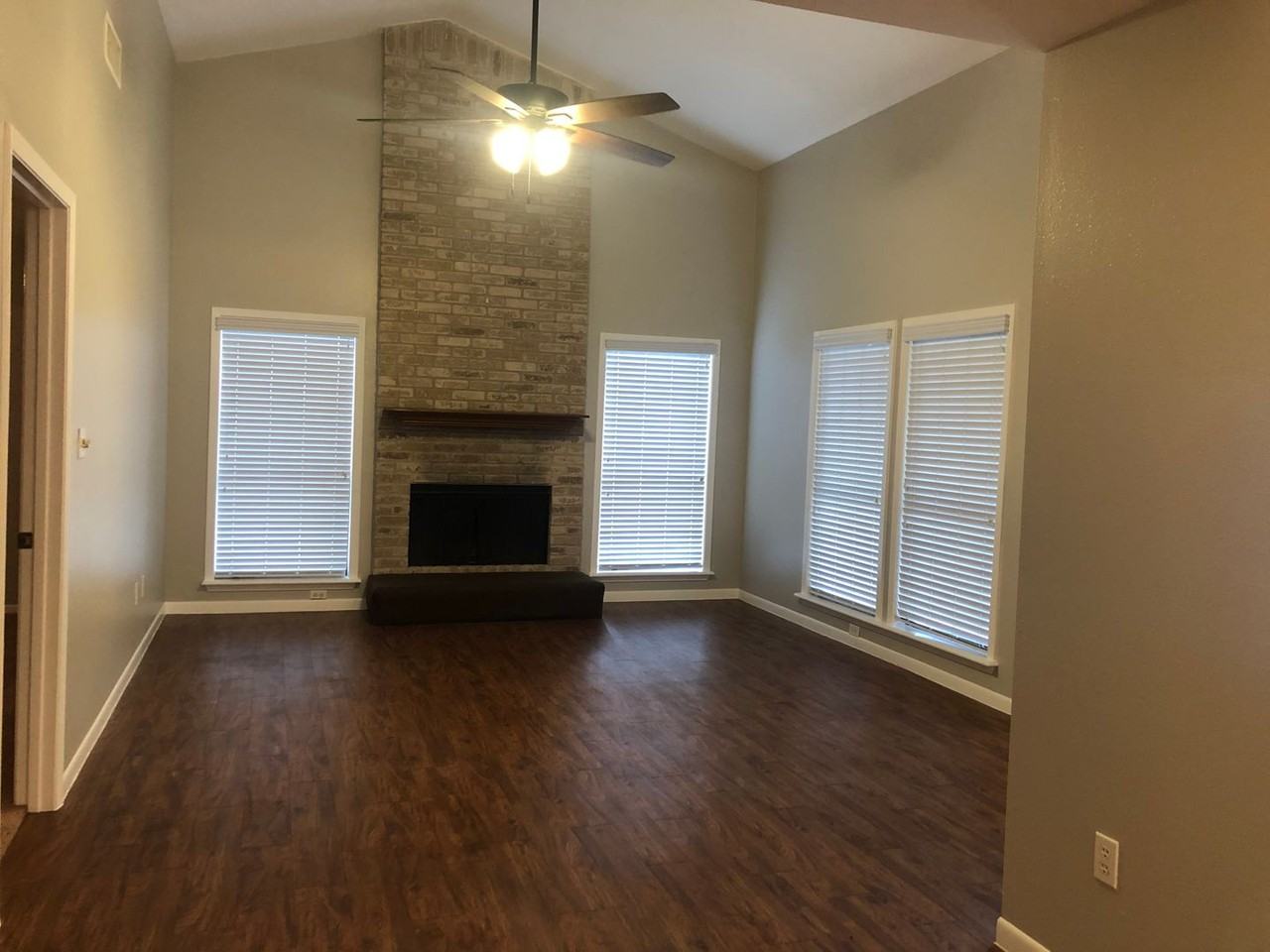 109 Chama Dr - Photo 2 of 7