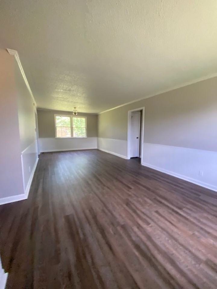 725 Overton Dr - Photo 2 of 11