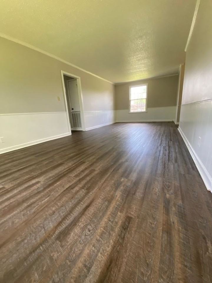 725 Overton Dr - Photo 3 of 11