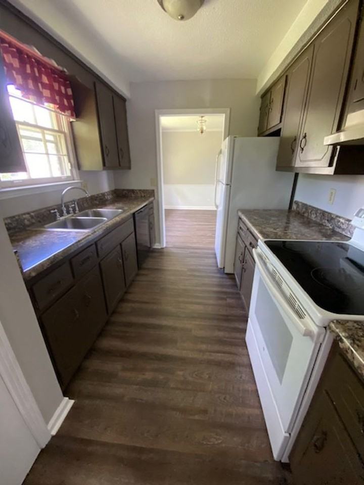 725 Overton Dr - Photo 4 of 11