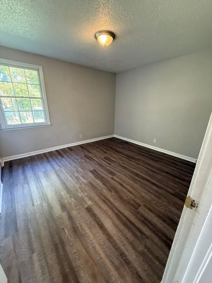725 Overton Dr - Photo 5 of 11