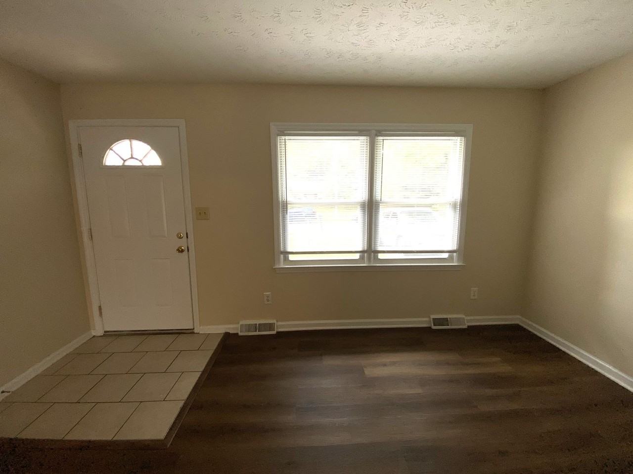 1505 Kelly Cir - Photo 3 of 20