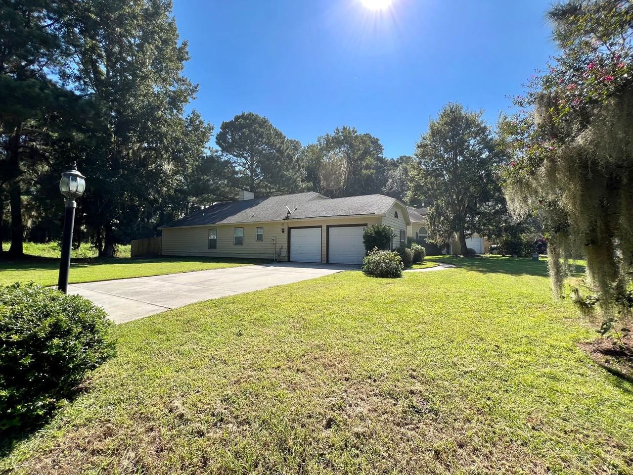 102 Saint Ives Dr - Photo 2 of 50
