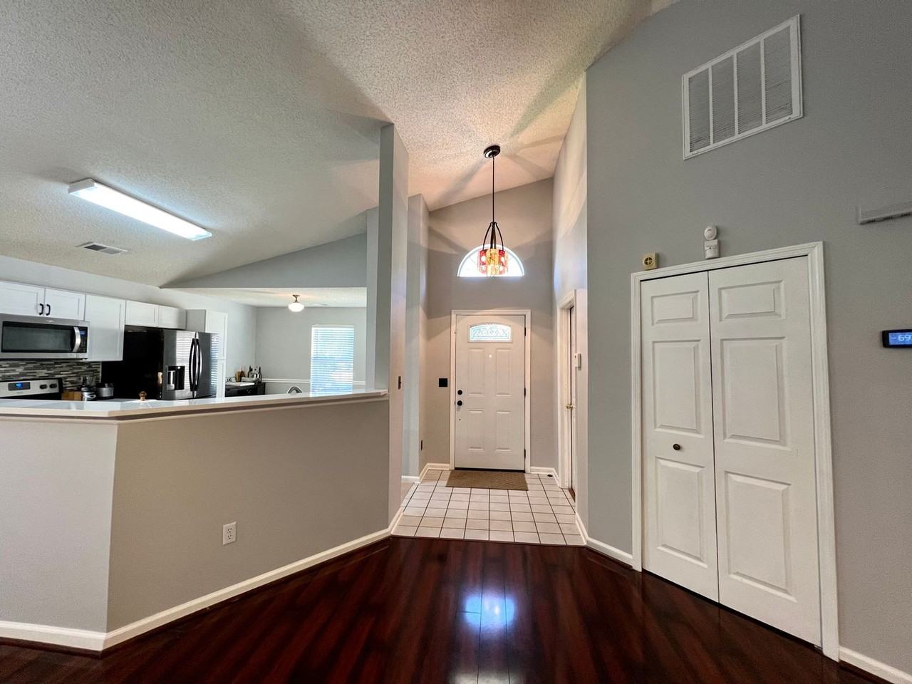 102 Saint Ives Dr - Photo 3 of 50