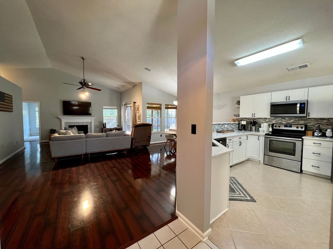 102 Saint Ives Dr - Photo 5 of 50